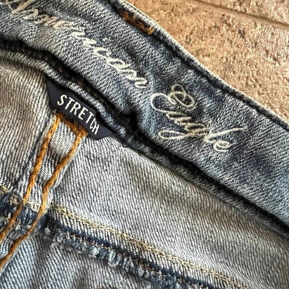 AMERICAN EAGLE women's size 6 short-stretch jeans, Slim Boot, Distressed - Picture 2 of 9
